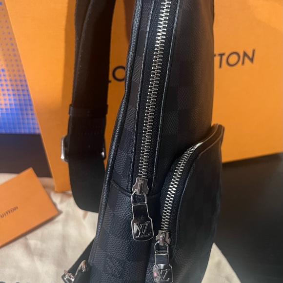 ~ SOLD PENDING Louis Vuitton LV Avenue Sling Bag - Picture 6 of 10